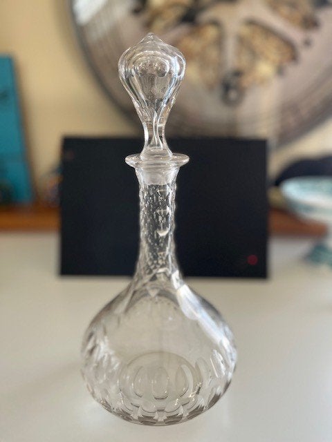 Antieke kristallen karaf met geslepen decoratie en stolp, Antiek en Kunst, Ophalen of Verzenden