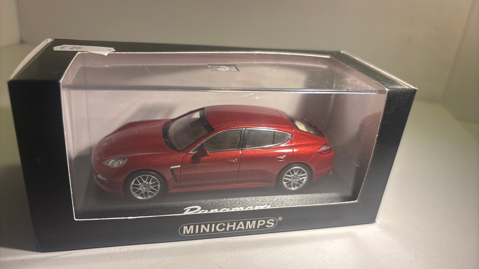 Porsche panamera red minichamps 1.43, Hobby en Vrije tijd, Auto, Ophalen of Verzenden, MiniChamps, A