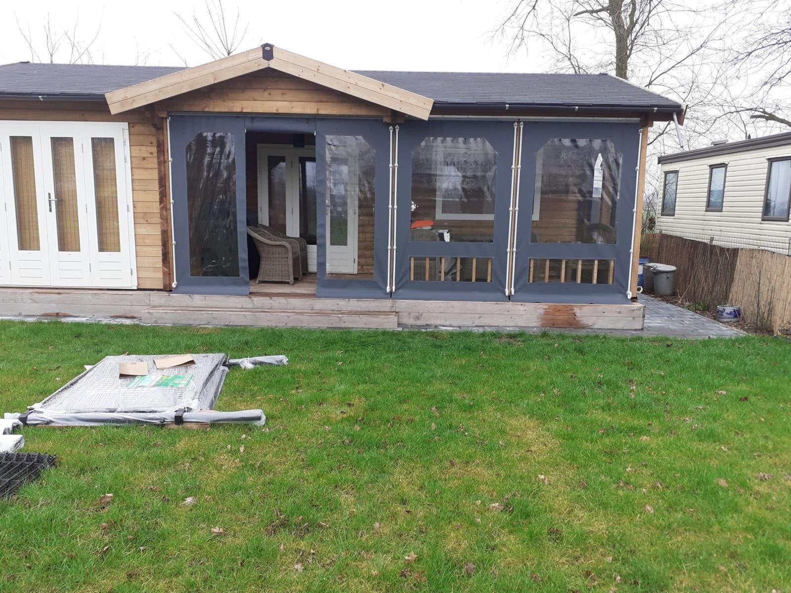 Blokhut, Tuin en Terras, Tuinhuizen, Nieuw, Blokhut, Hout, 500 cm of meer, 400 cm of meer, 3 ramen of meer, Met overkapping, Ophalen