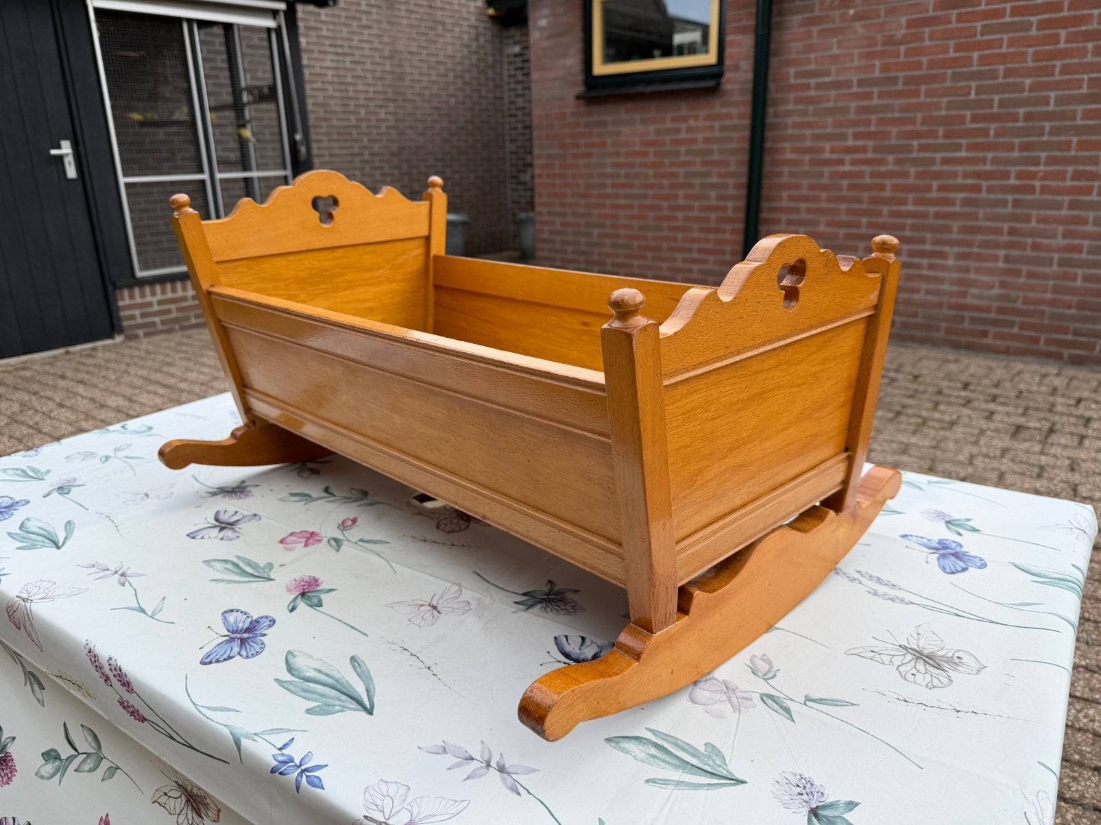 Vintage houten schommel poppenbedje, Kinderen en Baby's, Ophalen of Verzenden, Zo goed als nieuw, Overige typen