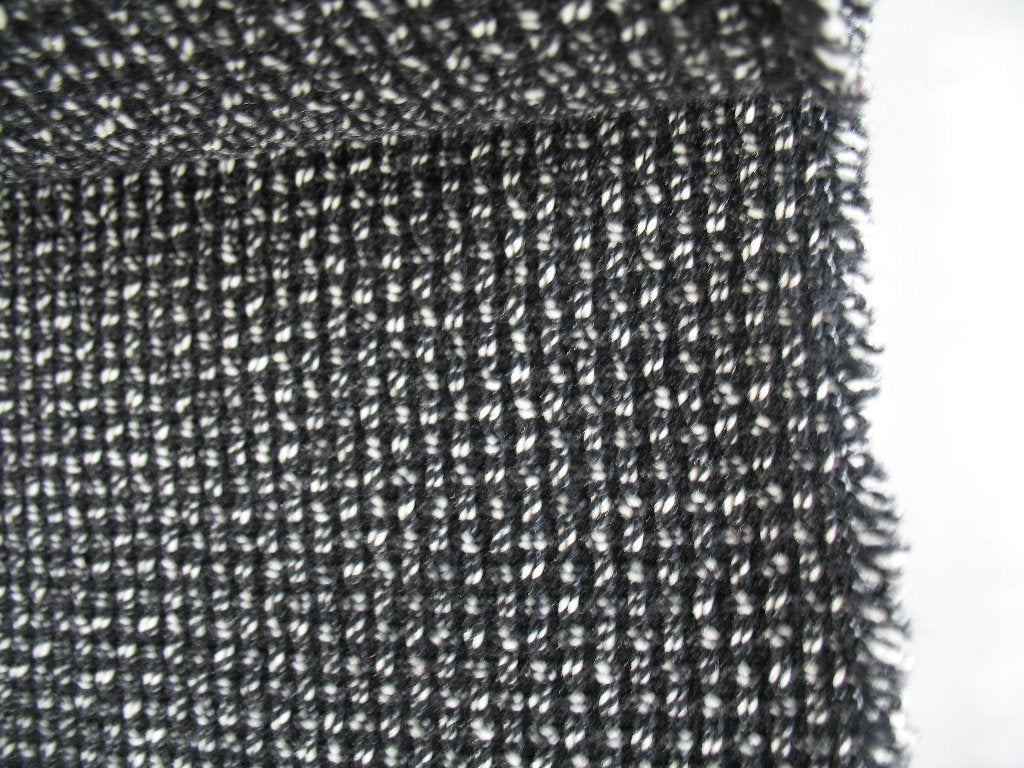 Kvadrat Perla 2.2 186 zwart+roomwit; restant meubelstof, Wol, 120 cm of meer, Zwart, Nieuw