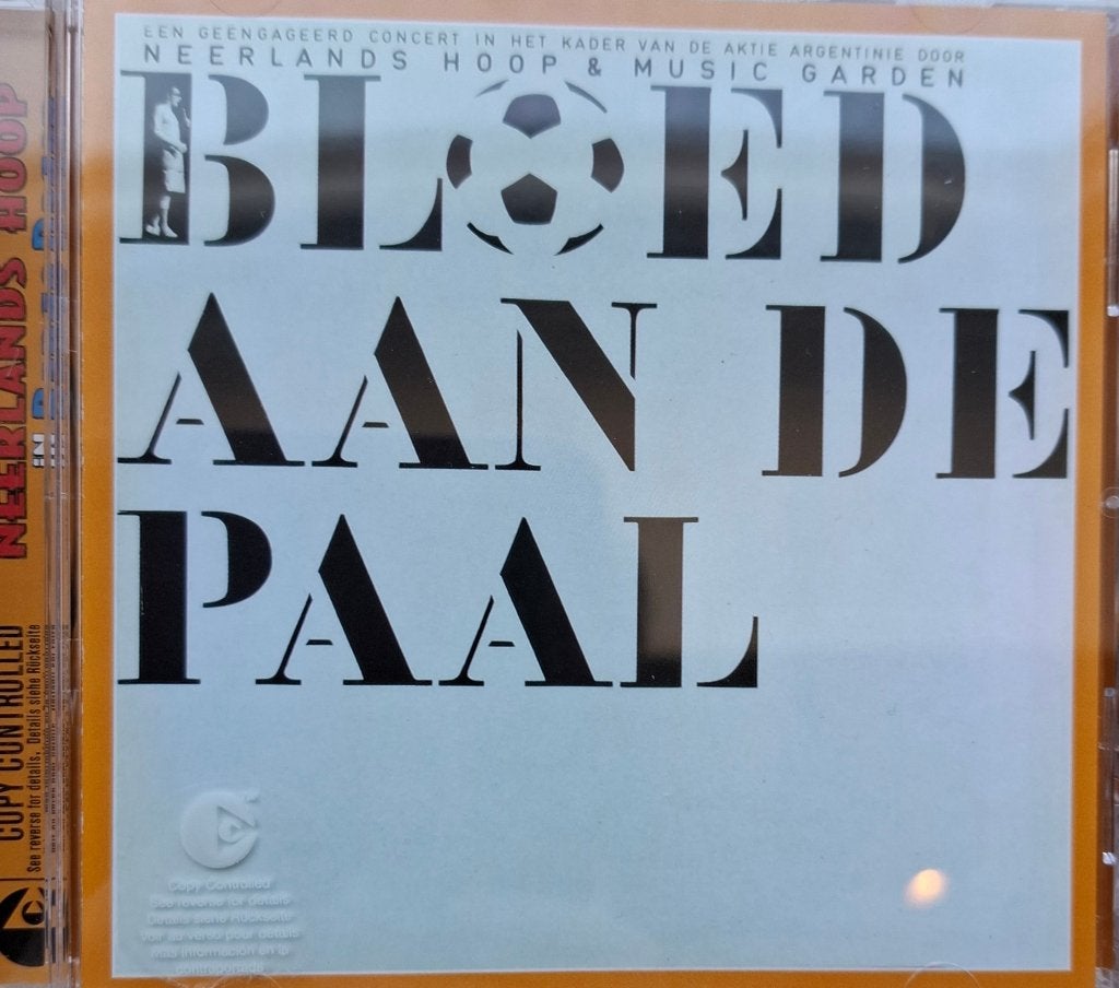 Neerlands Hoop in Bange Dagen - Bloed aan de paal CD, Cd's en Dvd's, Cd's | Humor en Cabaret, Gebruikt, Ophalen of Verzenden, Live-album