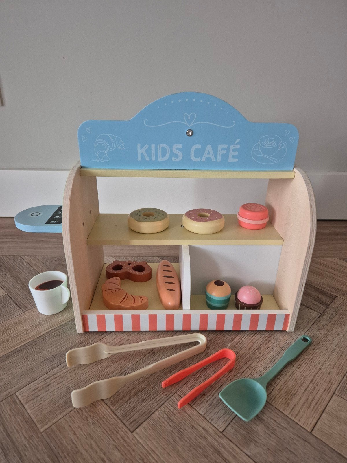 Houten Kids Café Speelset met Gebak en Accessoires, Ophalen, Zo goed als nieuw, Knutselen