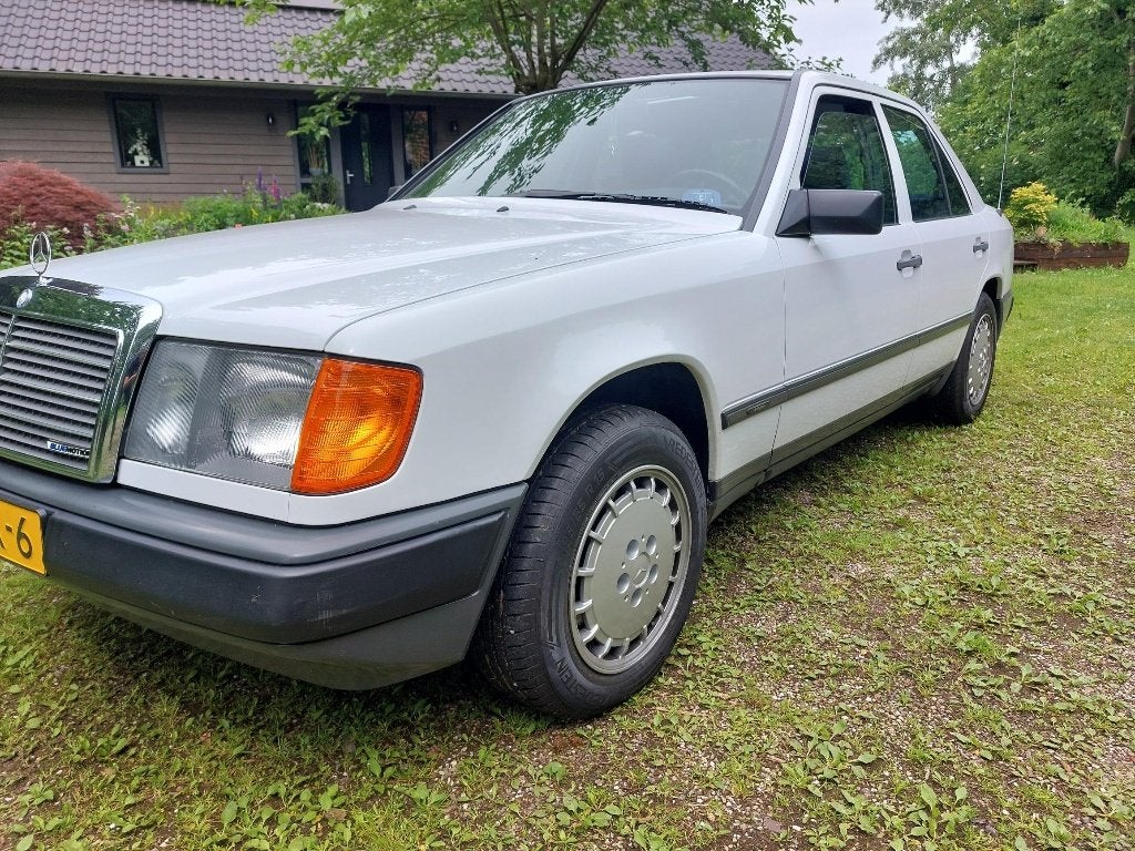MERCEDES BENZ 124 / 230 AUTOMAAT BENZINE, Auto's, Automaat, Stof, Mercedes-Benz, Particulier