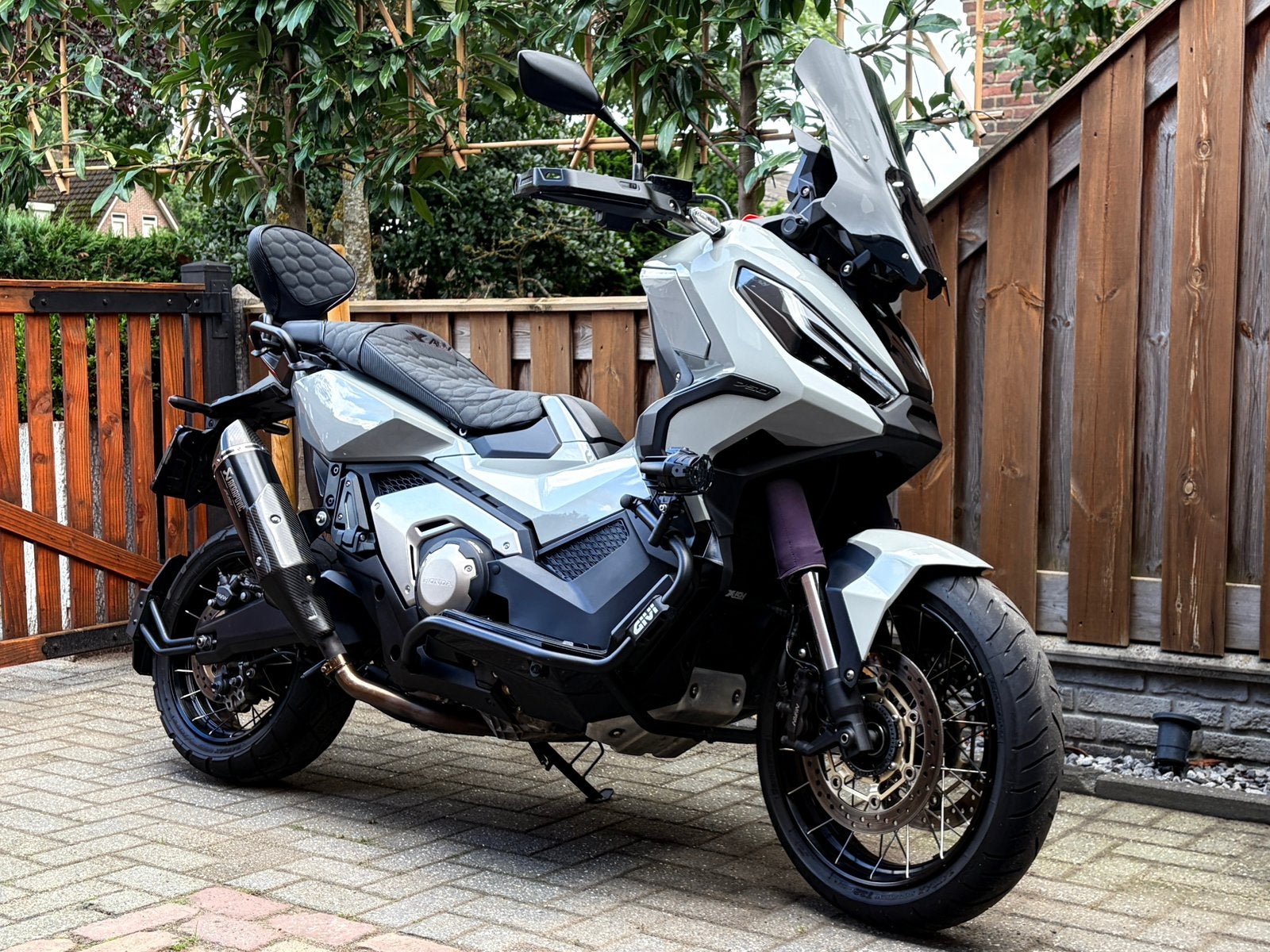 Honda X-ADV 750 2022 Akra Nardo Grey A2 ECU Flash 56PK 8dkms, Motoren, Occasion, ., Motorrijbewijs A, Bedrijf