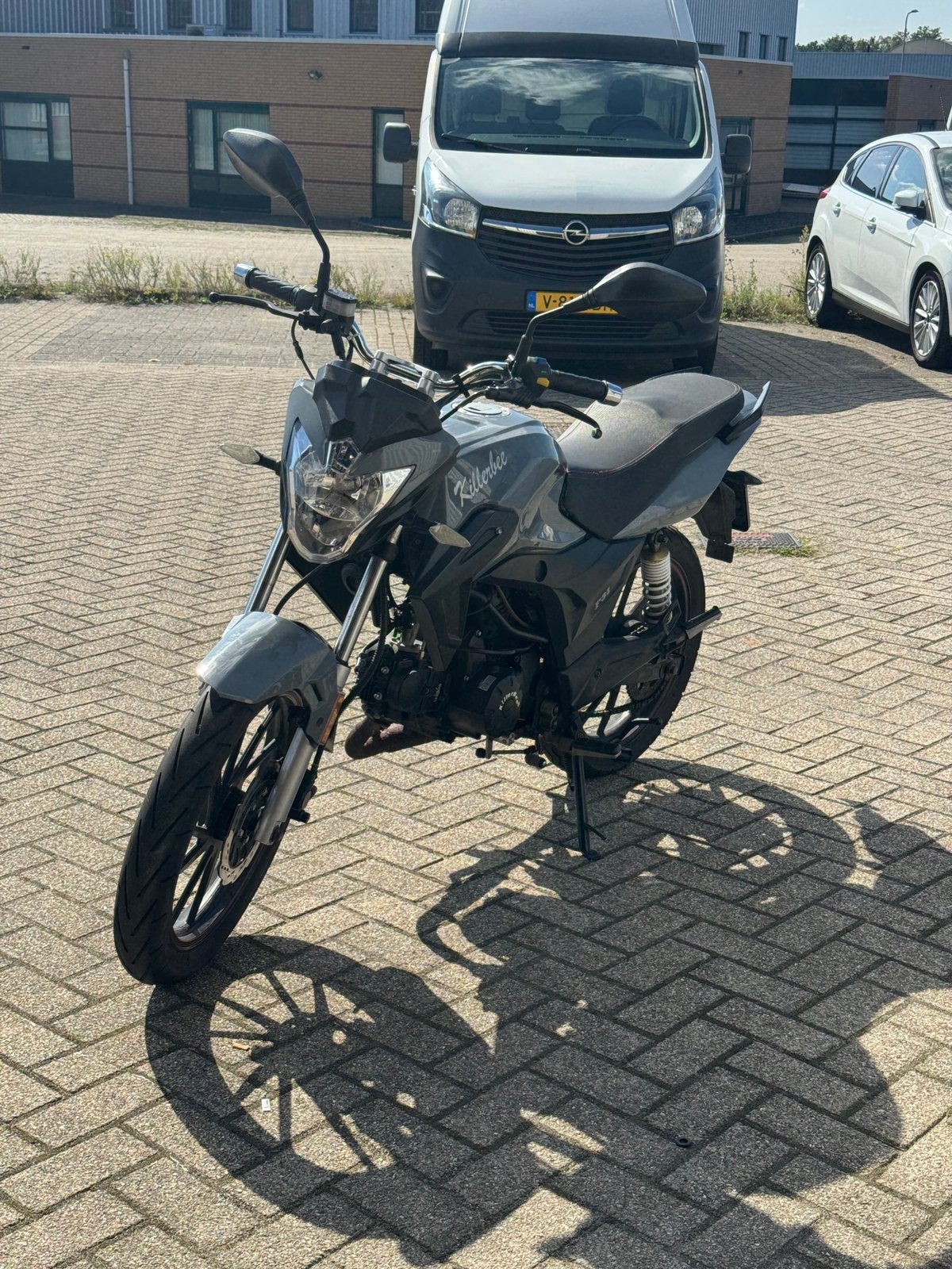 Killerbee F31 2022 Nardo Grey Schakelbrommer!, Fietsen en Brommers, Ophalen of Verzenden, Zo goed als nieuw