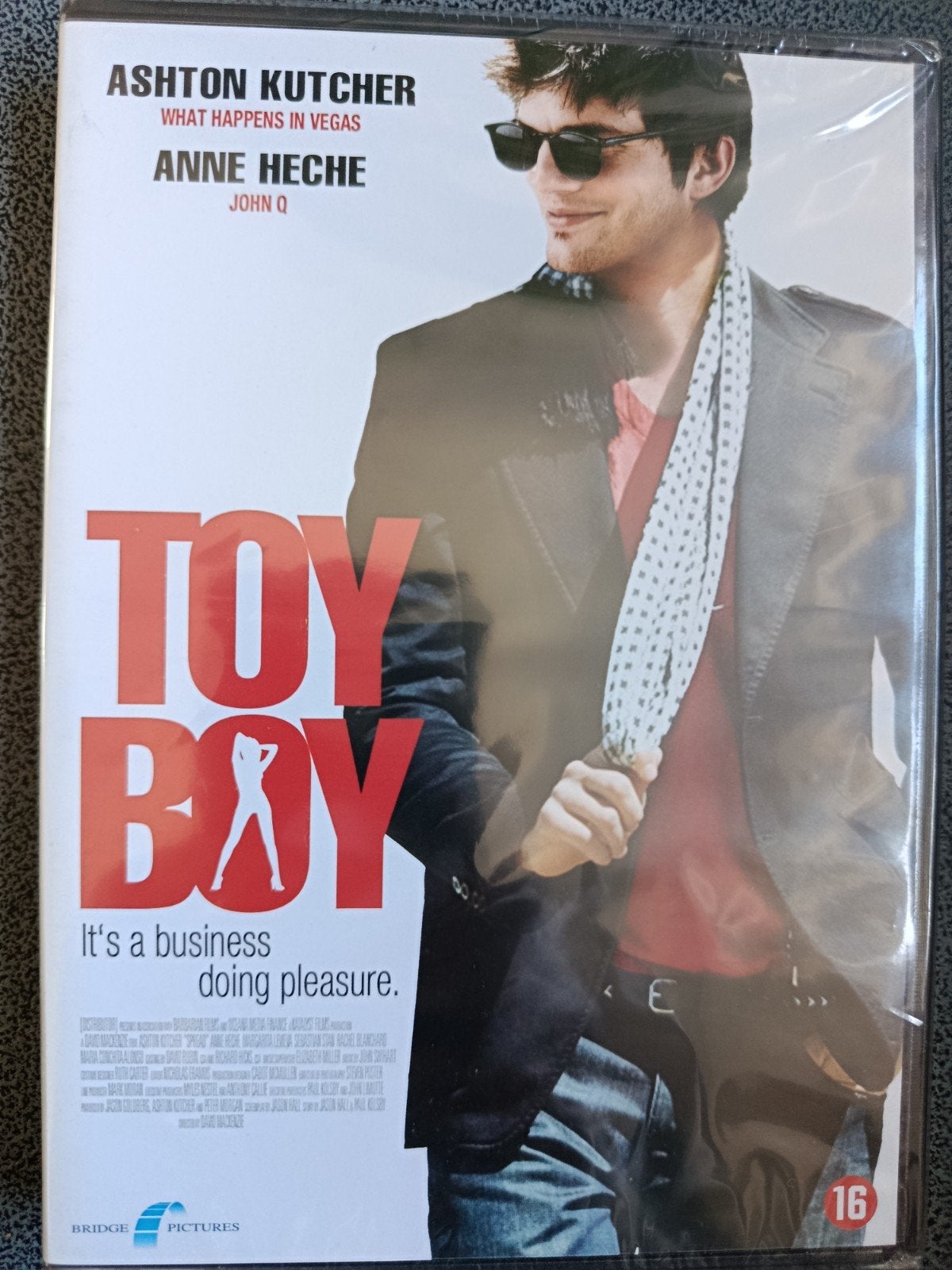 nieuw " Toy Boy "., Vanaf 16 jaar, Ophalen of Verzenden, Nieuw in verpakking, Romantische komedie