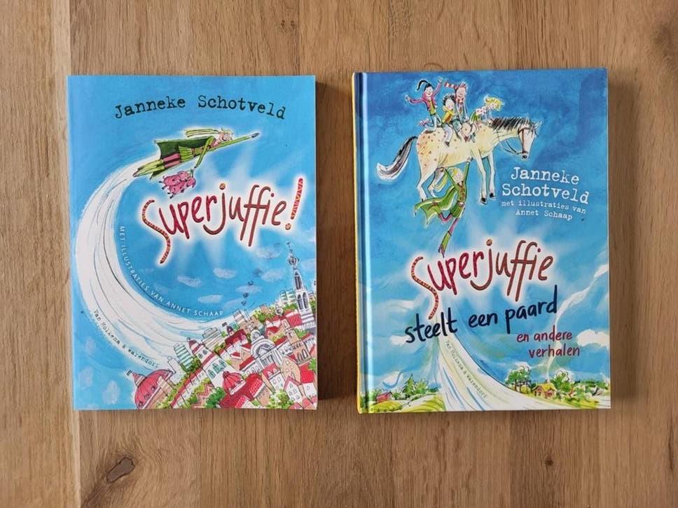 2 boeken - Superjuffie! en Superjuffie steelt een paard, Boeken, Ophalen of Verzenden, Zo goed als nieuw, Janneke Schotveld, Fictie algemeen