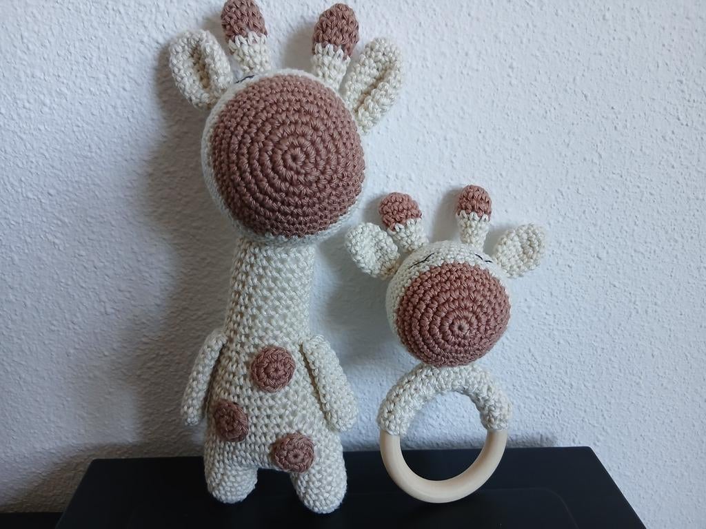 Gehaakte Giraffe Rammelaar en Knuffel Set, Ophalen of Verzenden, Nieuw, Overige typen