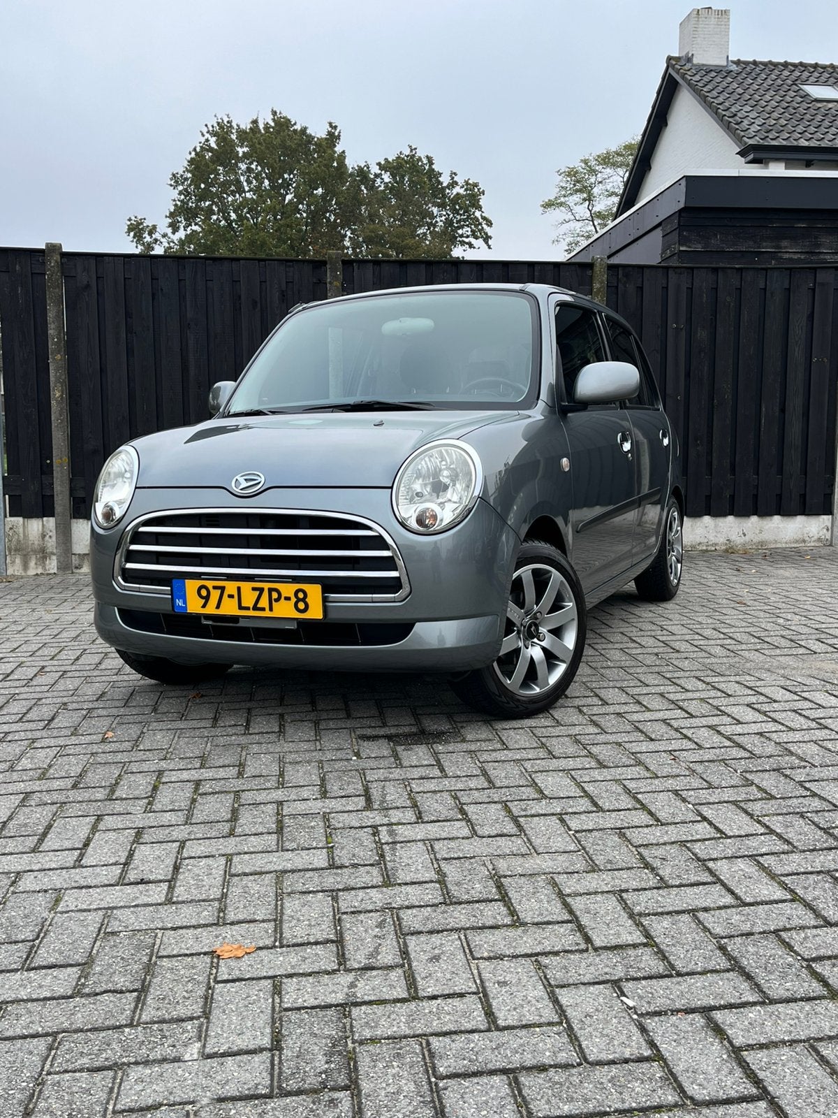 Daihatsu Trevis 1.0 2010 Grijs in nieuw staat! Zie tekst, Auto's, Dealer onderhouden, Stof, 600 kg, 765 kg