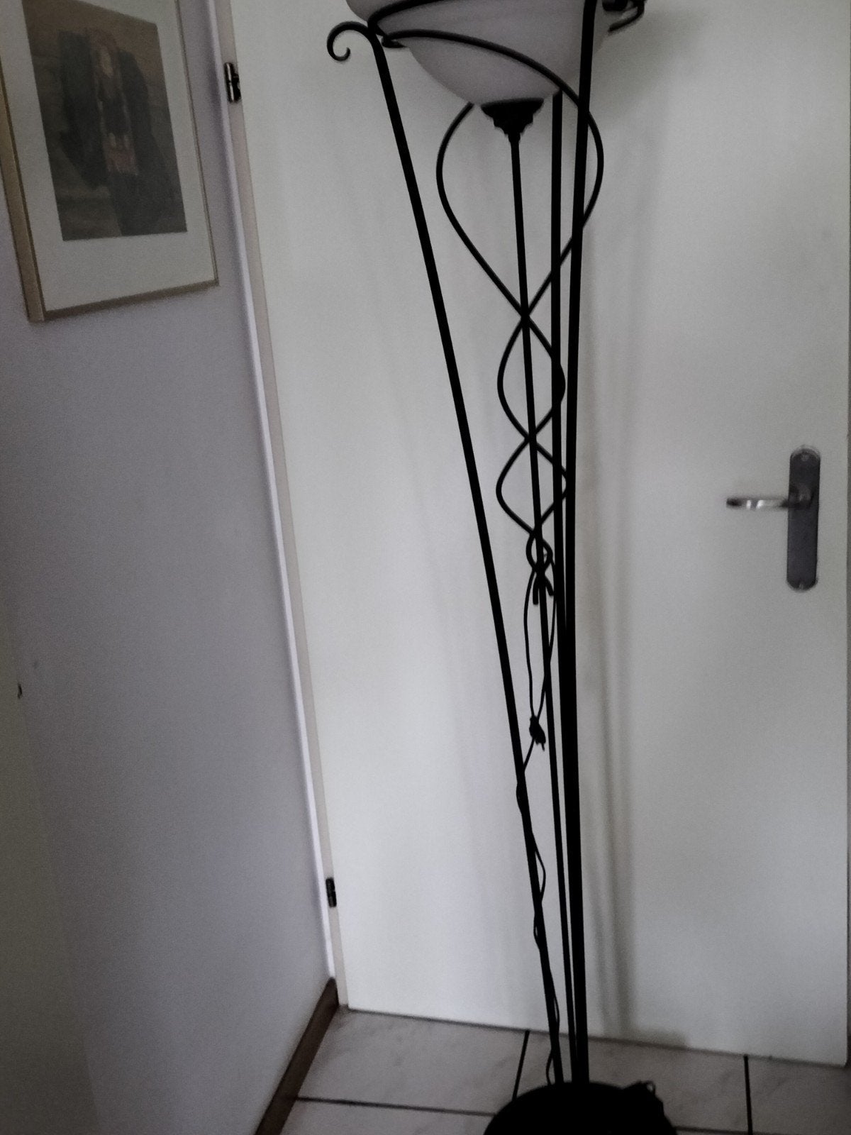 Zwarte staande lamp met glazen kap, Huis en Inrichting, Lampen | Vloerlampen, Ophalen, Gebruikt, Glas, Modern