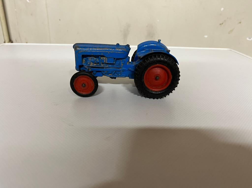 Crescent 1809, Fordson Dexta Tractor, Schaal 1:25, Ophalen of Verzenden, Gebruikt, Tractor of Landbouw