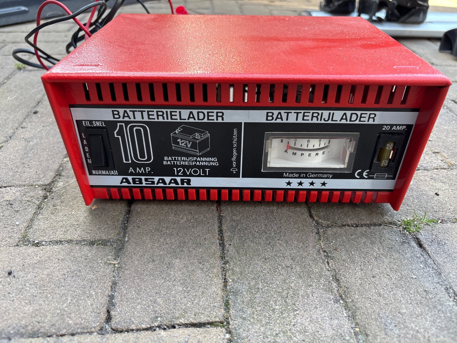 Absaar Acculader 10 Amp 12 Volt - Made in Germany, Auto-onderdelen, Accu's en Toebehoren, Ophalen of Verzenden, Gebruikt, Universele onderdelen