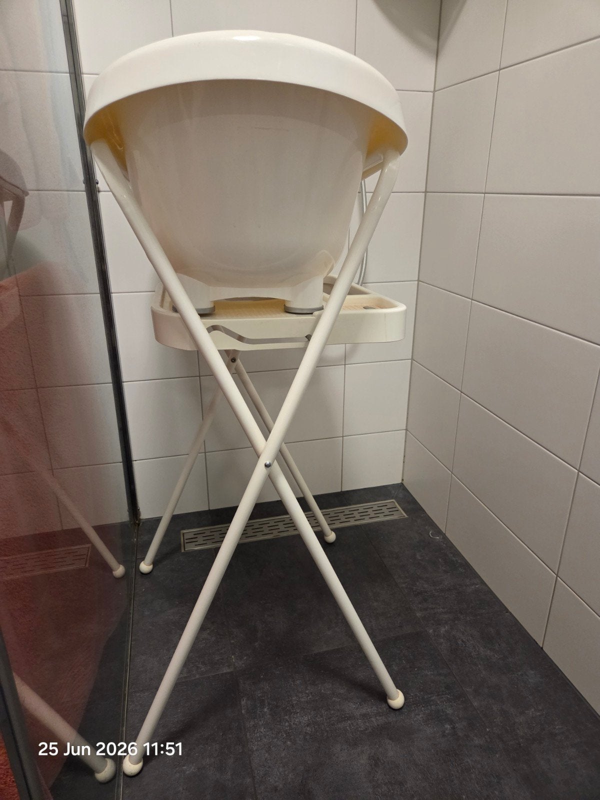 Bébé-jou babybadje met standaard en Tummy Tub, Kinderen en Baby's, Ophalen of Verzenden, Gebruikt, Badje, Bébé-jou