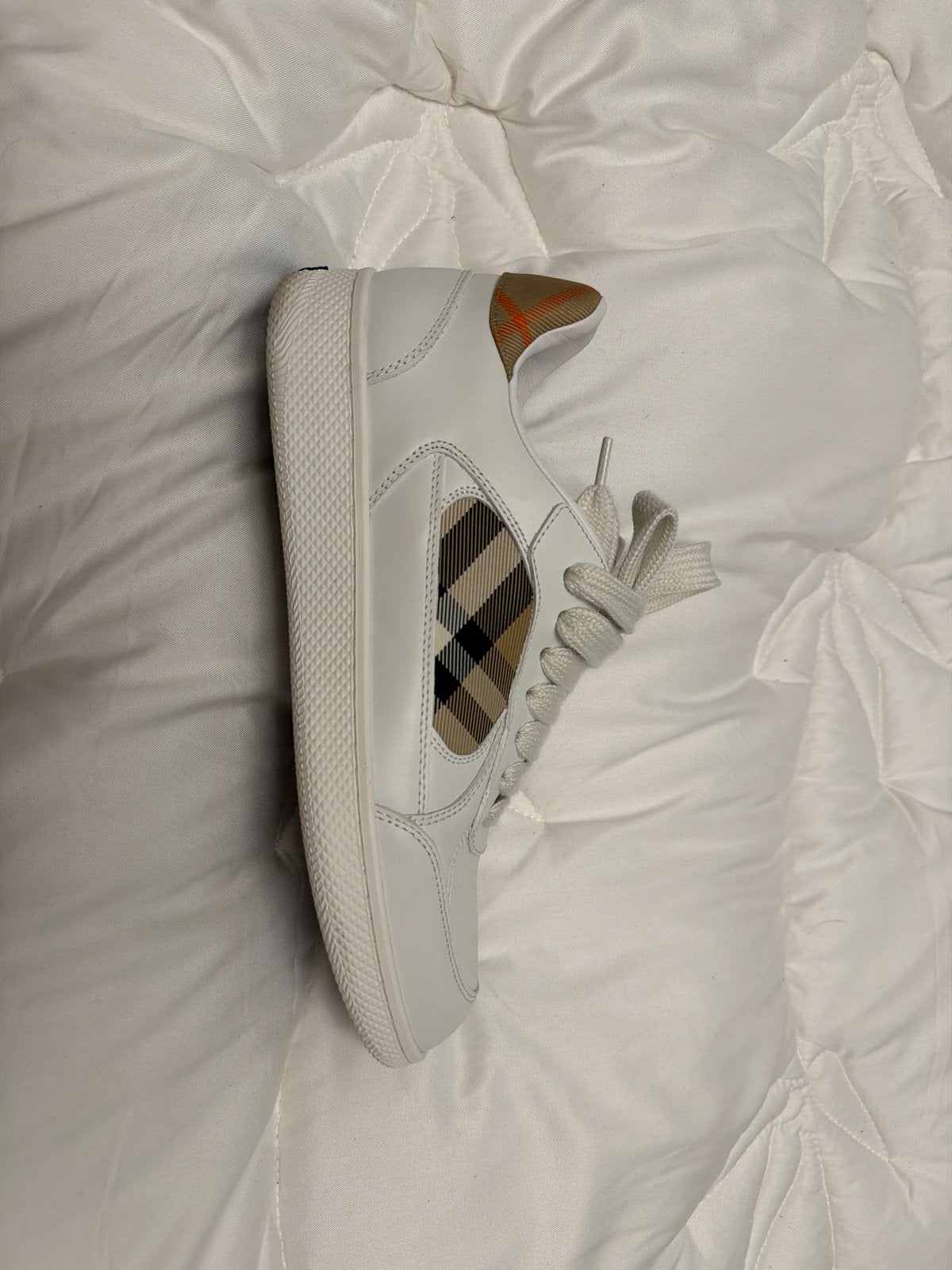Burberry Sneakers - Wit met Iconisch Ruitpatroon, Ophalen, Zo goed als nieuw, Wit, Sneakers of Gympen
