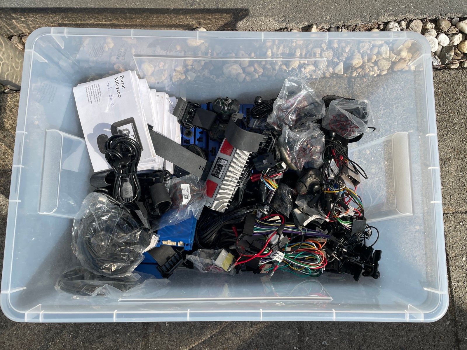 Kist vol onderdelen cakit Parrot  - Restpartij, Auto diversen, Carkits, Ophalen, Gebruikt