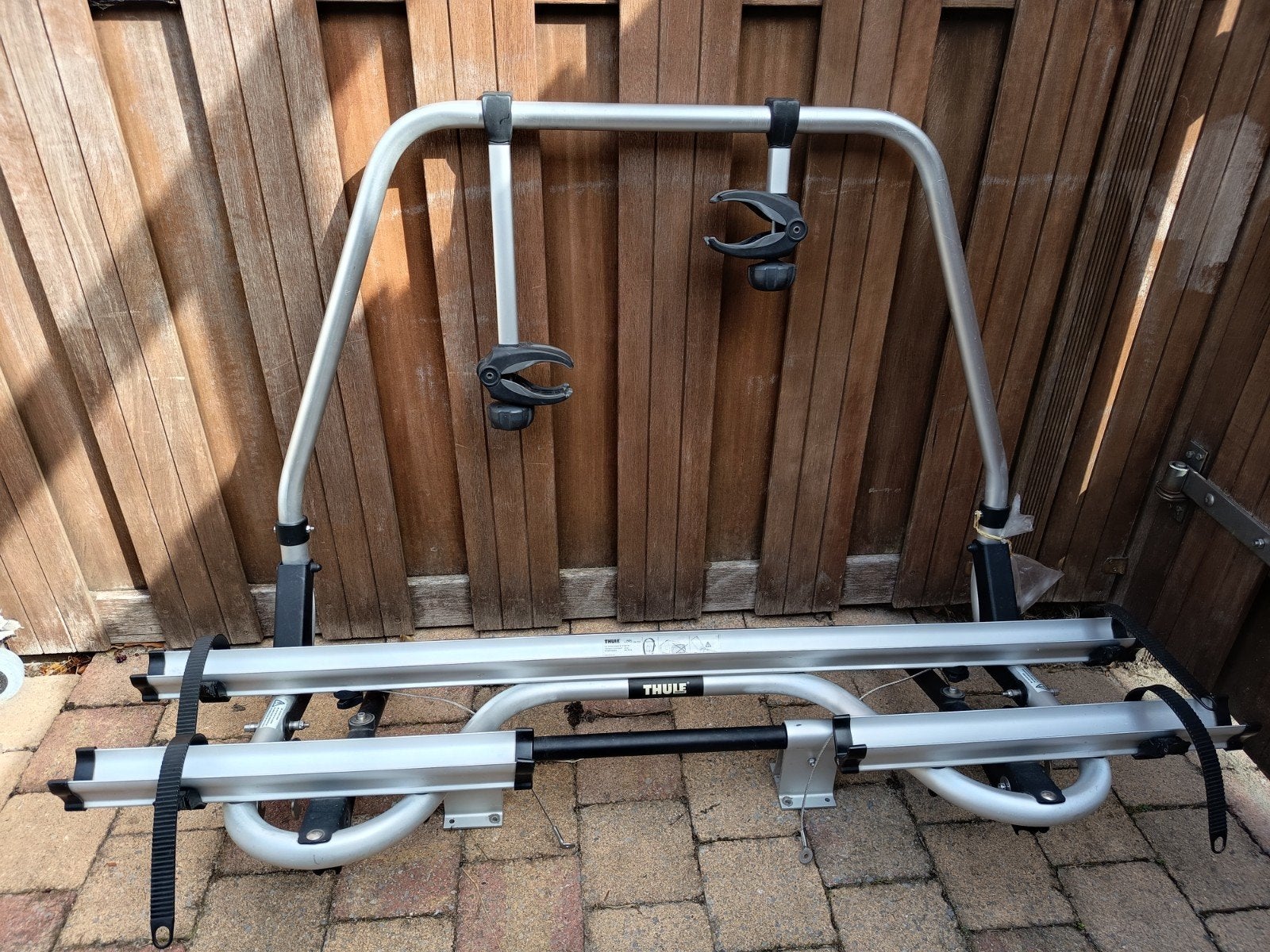 Thule Kantelbare Fietsendrager met Bevestigingsbeugels, Ophalen