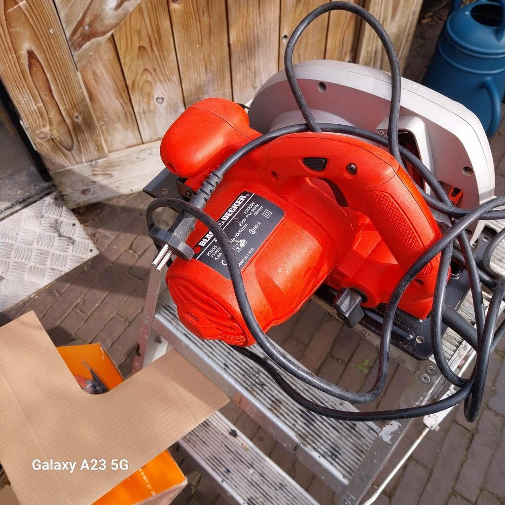 Black & Decker Cirkelzaag KS55-CS - Zo goed als nieuw, Cirkelzaag, 600 tot 1200 watt, Ophalen of Verzenden, 30 tot 70 mm