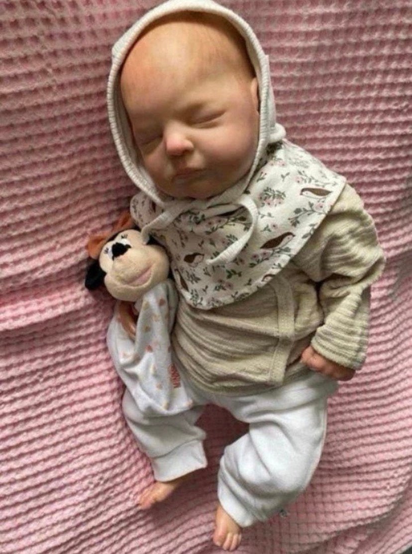 Uniek Reborn baby meisje, Verzamelen, Poppen, Verzenden, Zo goed als nieuw, Babypop, Levensecht of Reborn