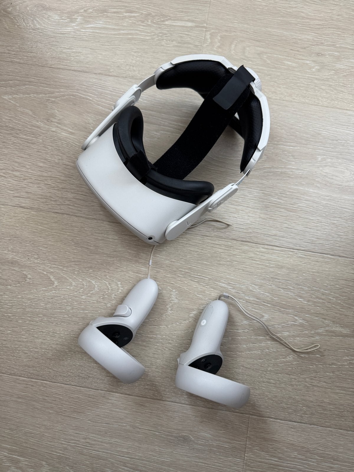 Meta Quest 2 VR-bril met controllers, Ophalen of Verzenden, Zo goed als nieuw, VR-bril, Overige platformen