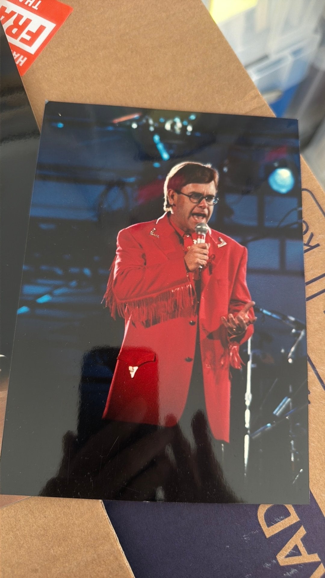 Set van 4 foto's van Elton John -  3 foto’s 25x18 cm, Ophalen of Verzenden, Foto, Fotografie