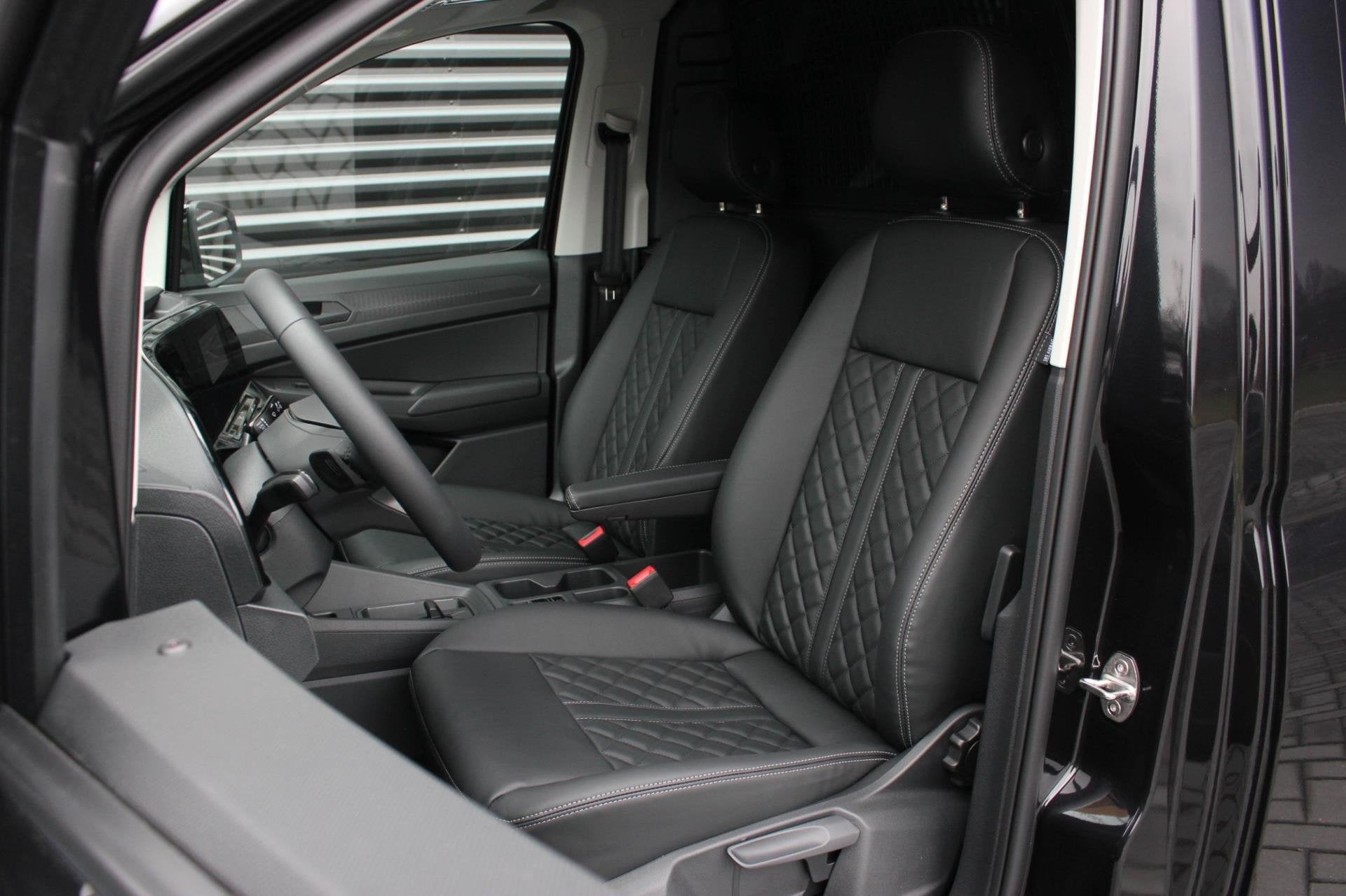 Volkswagen Caddy Cargo 2.0 TDI 122PK DSG JB- EDITION / MAXTR, 4 cilinders, Volkswagen, 1445 kg, Leder
