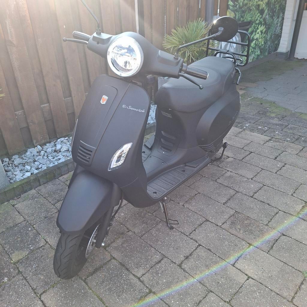 Elektrische Scooter - Mat Zwart - Bosch Motor - Z.G.A.N., Fietsen en Brommers, Snorfietsen en Snorscooters, Zo goed als nieuw