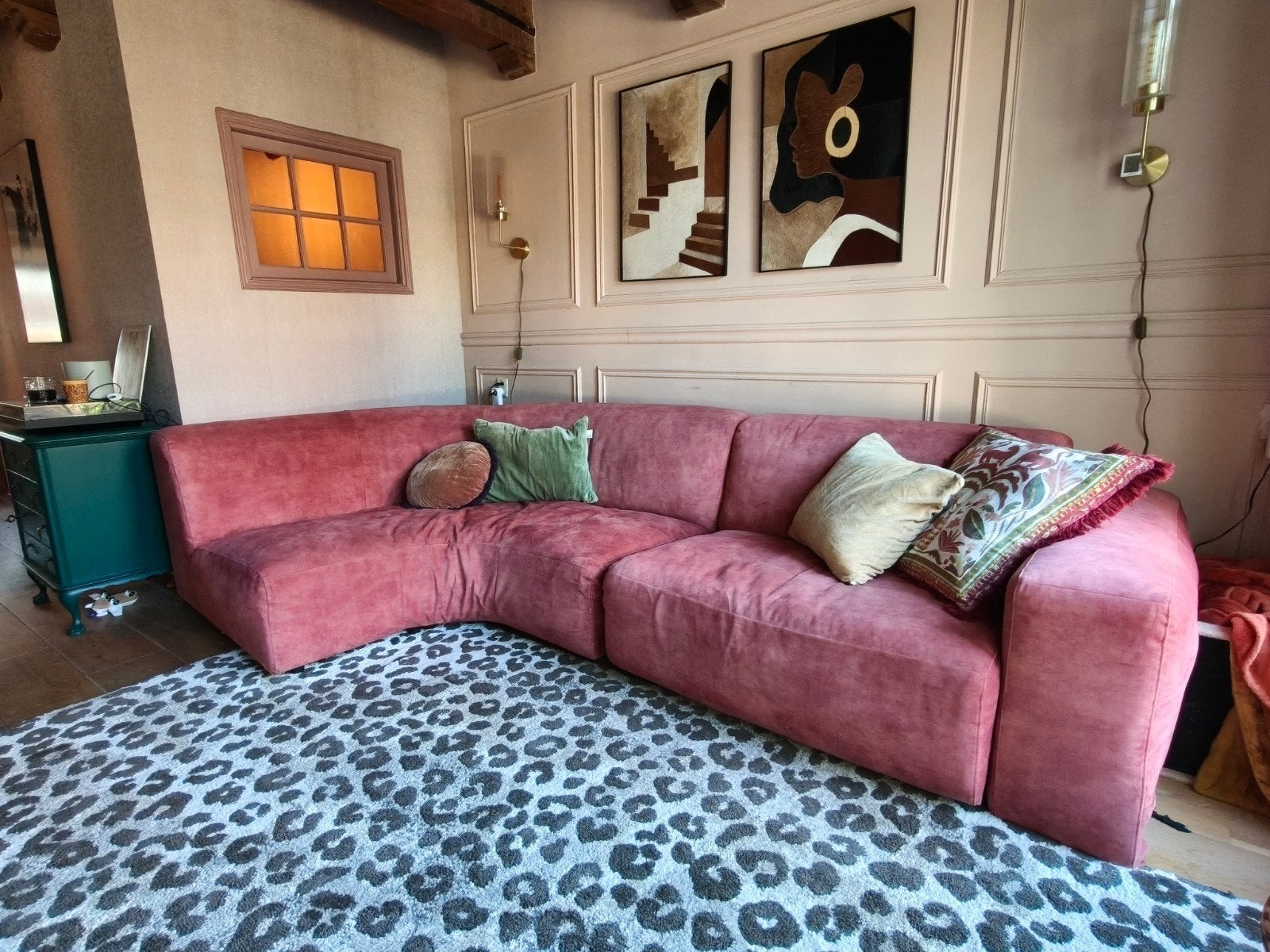Moderne Hoekbank - Roze/Rood - Zo goed als nieuw, Huis en Inrichting, 100 tot 125 cm, Hoekbank, 300 cm of meer, Ophalen of Verzenden