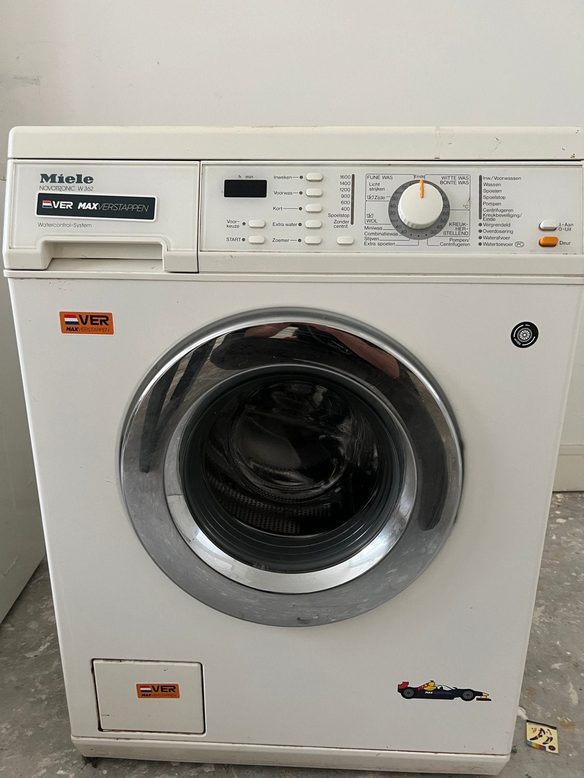 Miele novotronic W362 wasmachine, Ophalen, 1200 tot 1600 toeren, 4 tot 6 kg, Zo goed als nieuw
