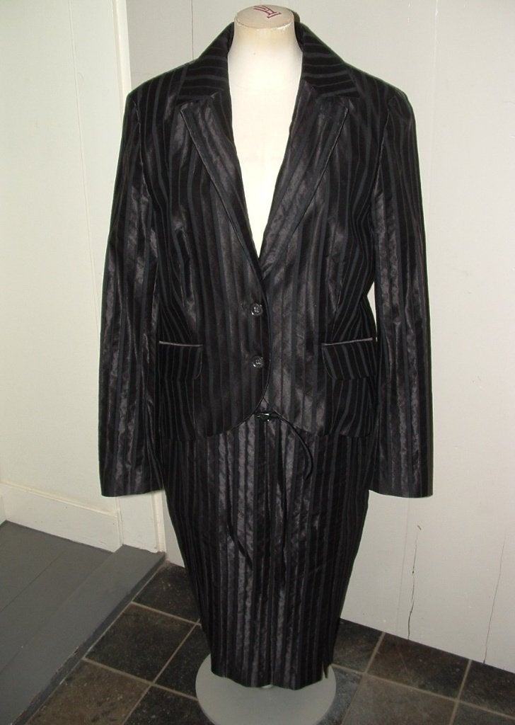 White mantelpak - rok met blazer maat 42 valt als maat 40, Maat 38/40 (M), Kostuum of Pak, Zwart, Ophalen of Verzenden