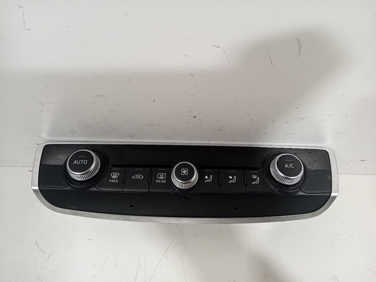 Bedieningspaneel kachel Audi A3, Auto-onderdelen, Onderdelen@venauto.nl, Van der Ven Autorecycling B.V., Gebruikt, Ettenseweg 76, 4706 PB Roosendaal, The Netherlands