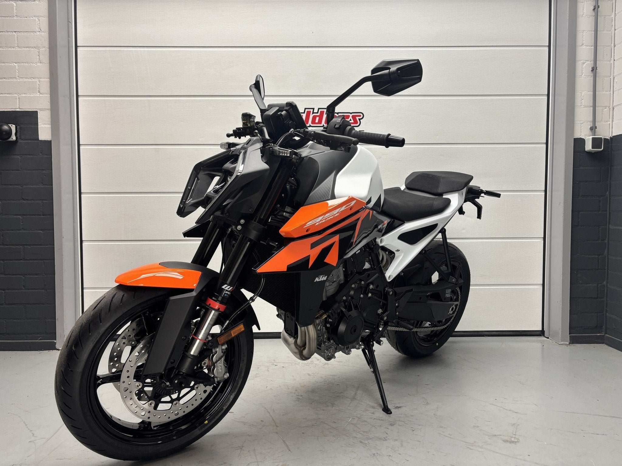 KTM 990 DUKE (bj 2026), KTM, Bedrijf, Sluisweg 20
6581 KA  Malden, NL, Info@KTM.nl