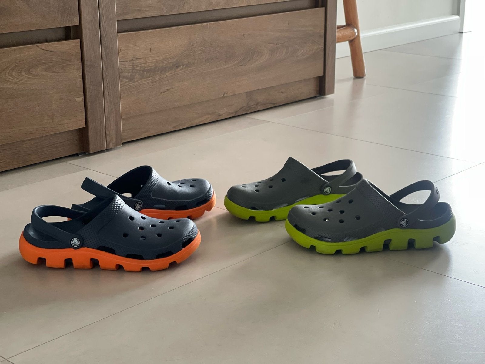 Crocs Clogs - Comfortabele Klompen voor Dames en Heren, Ophalen of Verzenden, Zo goed als nieuw, Grijs, Slippers