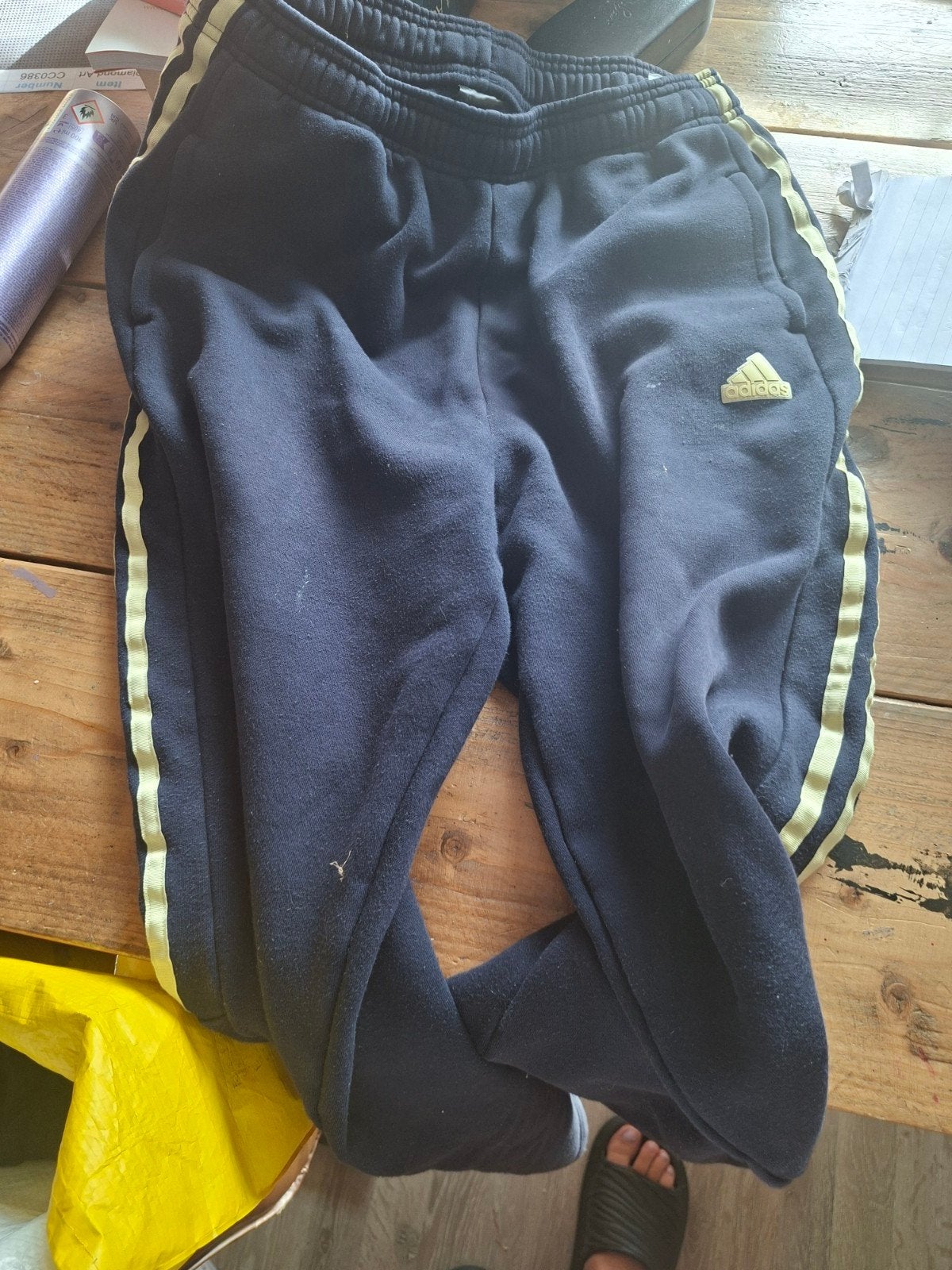 Adidas trainingsbroek - Maat M, Kleding | Dames, Broeken en Pantalons, Ophalen of Verzenden