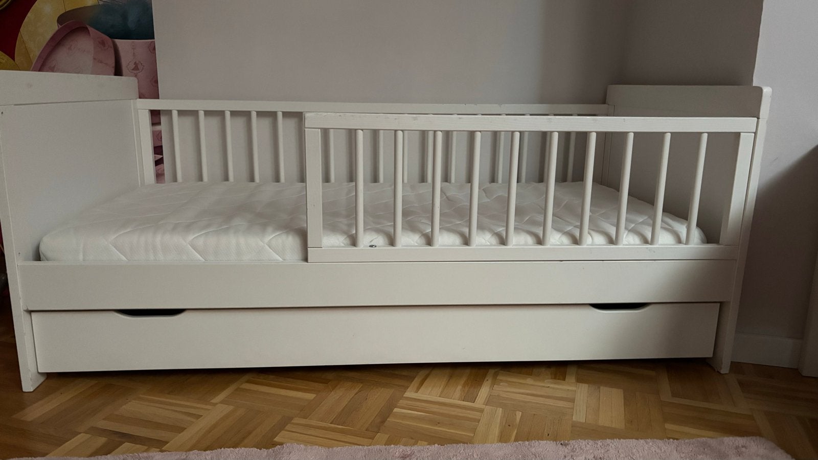 Petit Amelie peuterbed 140x70 cm met matras en beddengoed, Kinderen en Baby's, Kinderkamer | Bedden, Ophalen, Gebruikt, 70 tot 85 cm