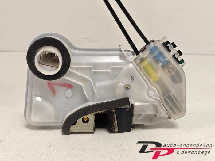 Deurslot Mechaniek 4Deurs links-voor van een Peugeot 108, Gebruikt, -, -, Ophalen of Verzenden