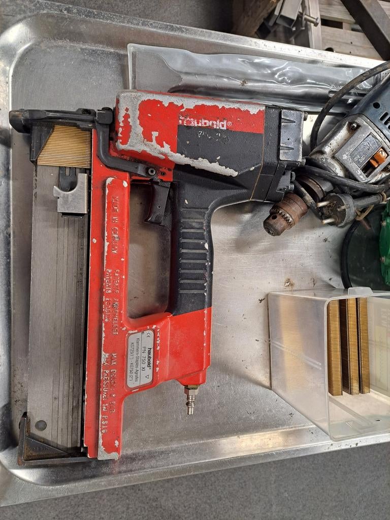 Hitachi Cirkelzaag en Haubold Nietpistool - Gebruikt, Gebruikt, Cirkelzaag, 600 tot 1200 watt, Ophalen of Verzenden