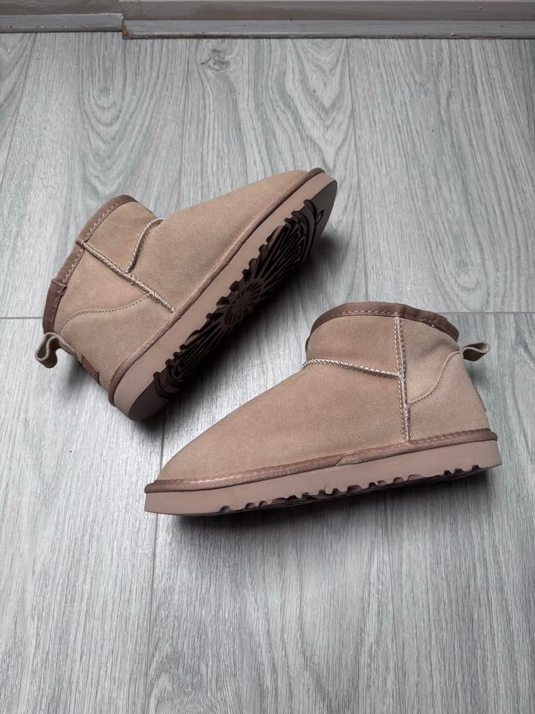 Uggs dames maat 39 - Zo goed als nieuw, Beige, Ophalen of Verzenden, Zo goed als nieuw, Pantoffels of Sloffen