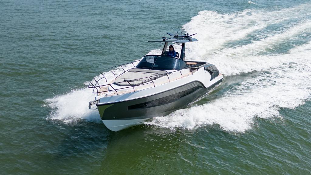Grand Ocean 37 (bj 2024), Nieuw, Polyester, Benzine, 200 pk of meer