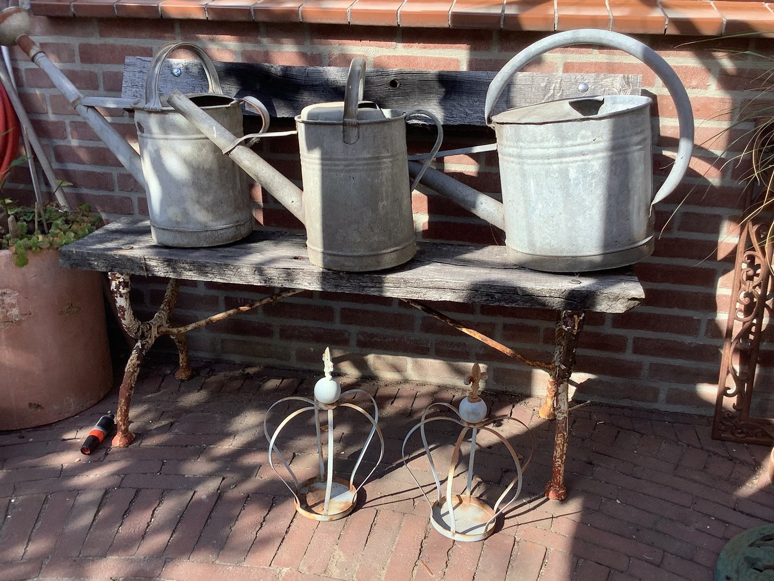 Oude zinken gieters, Ophalen
