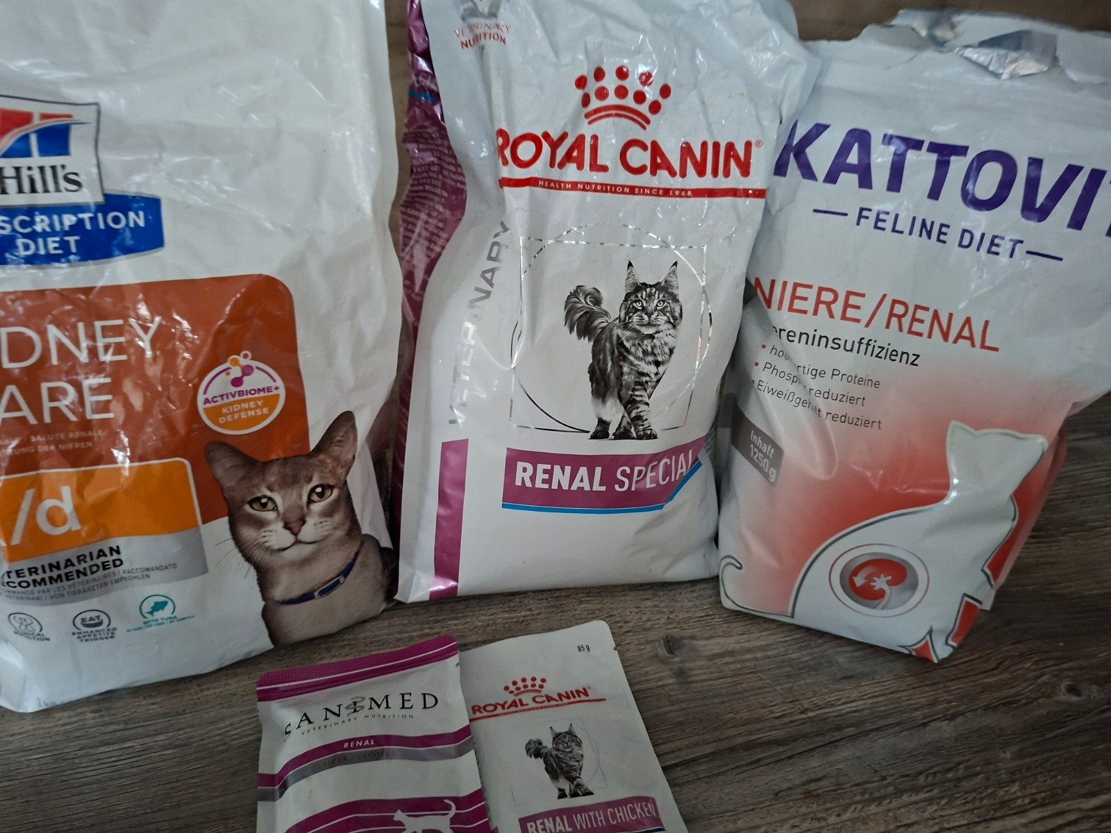 te koop niervoer brokjes en vlees katten ), Dieren en Toebehoren, Ophalen of Verzenden, Kat