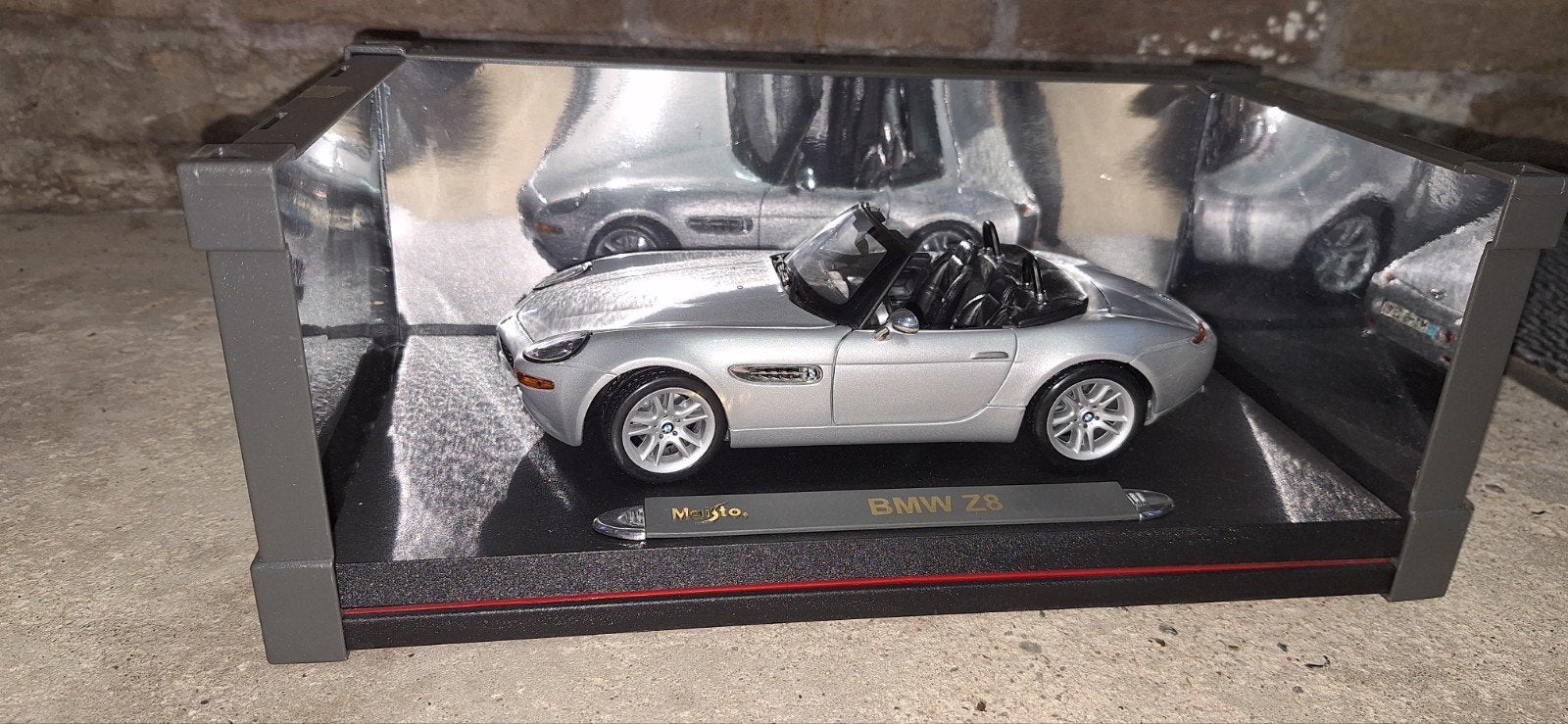 BMW Z8 - Zilver Maisto 1:18, Hobby en Vrije tijd, Modelauto's | 1:18, Ophalen of Verzenden, Zo goed als nieuw, Auto, Maisto