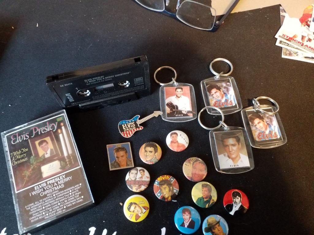 Elvis Presley Collectie: Cassette, Sleutelhangers & Buttons, Ophalen of Verzenden, Gebruikt, Overige typen