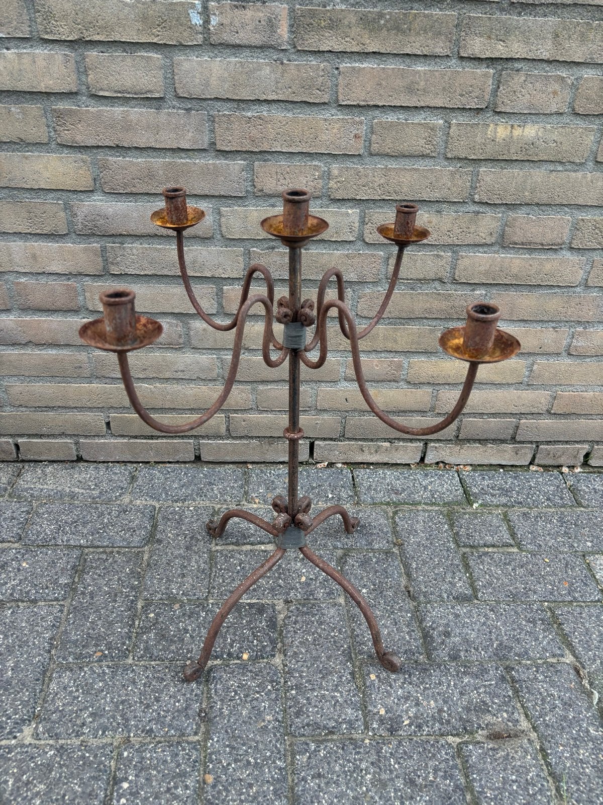 Antieke smeedijzeren kandelaar, 5-armig, roestig, Antiek en Kunst, Ophalen, Overige materialen