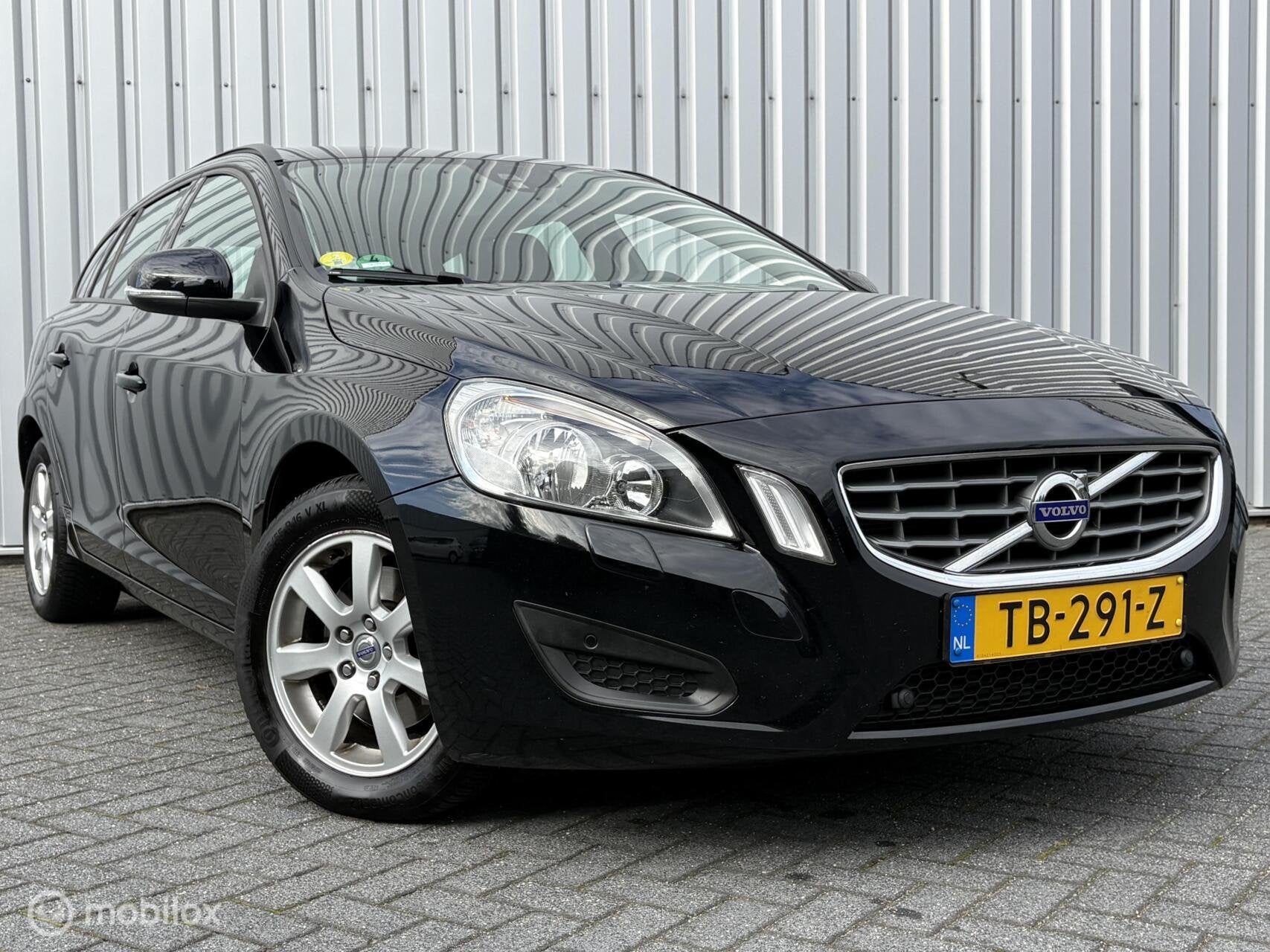 Volvo V60 2.0 D3 Momentum | Aut | 163pk | 5 cil | PDC | 2011, Euro 5, Stof, Gebruikt, Zwart