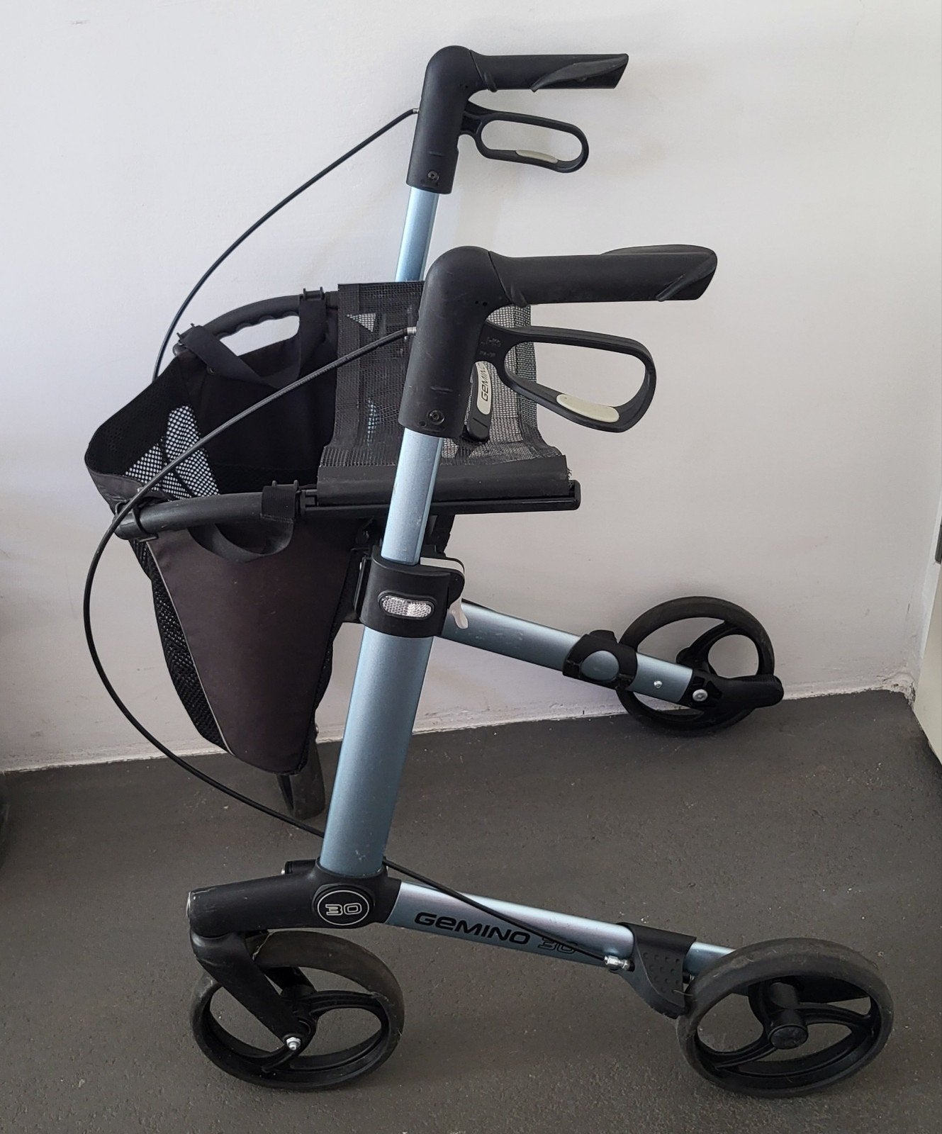 Gemini 30 lichtgewicht opvouwbare rollator., Ophalen, Lichtgewicht, Zo goed als nieuw