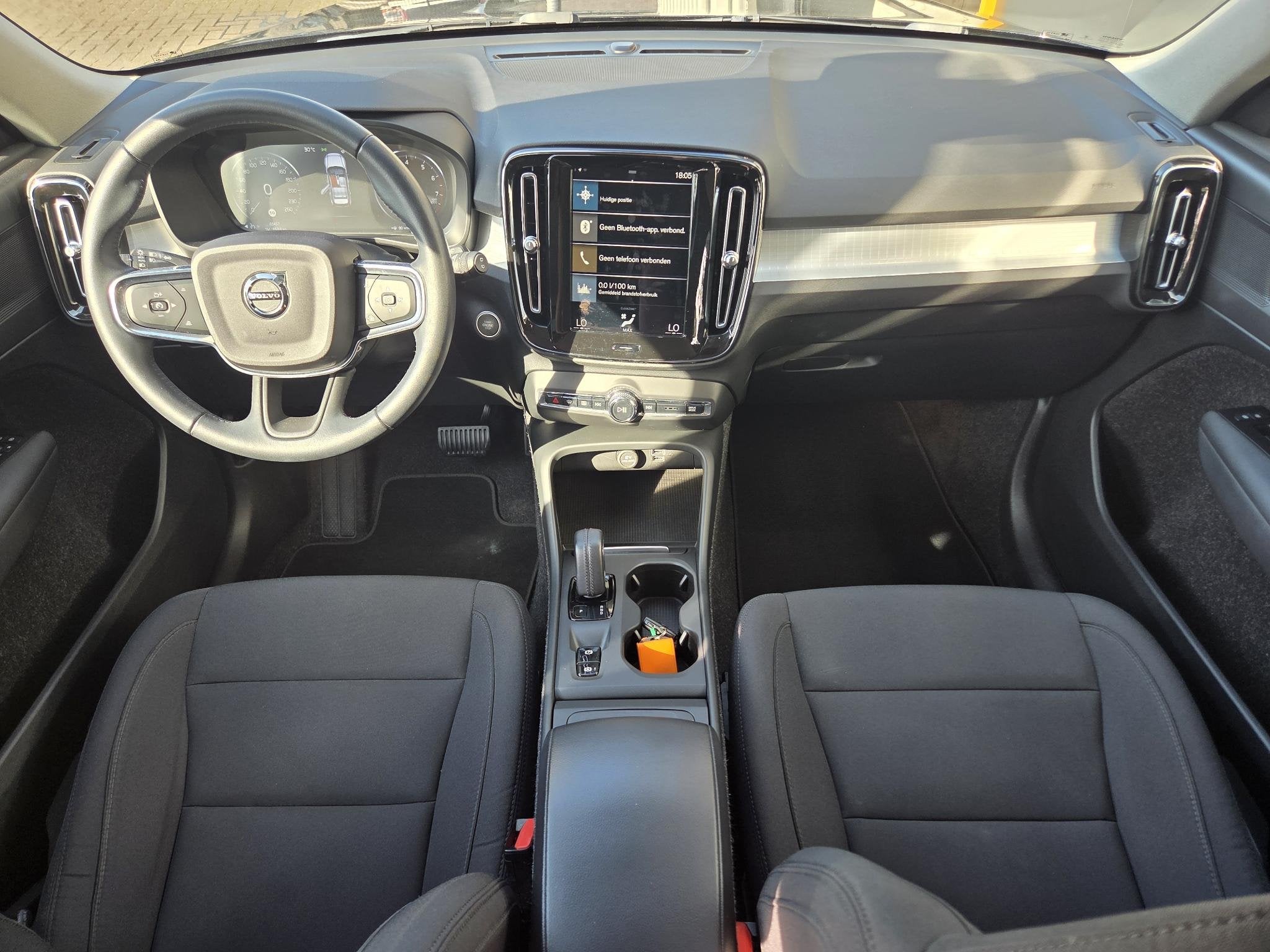 Volvo XC40 1.5 T2 Momentum / Achteruitrijcamera / Apple Carp, Gebruikt, Euro 6, 129 pk, Leder en Stof