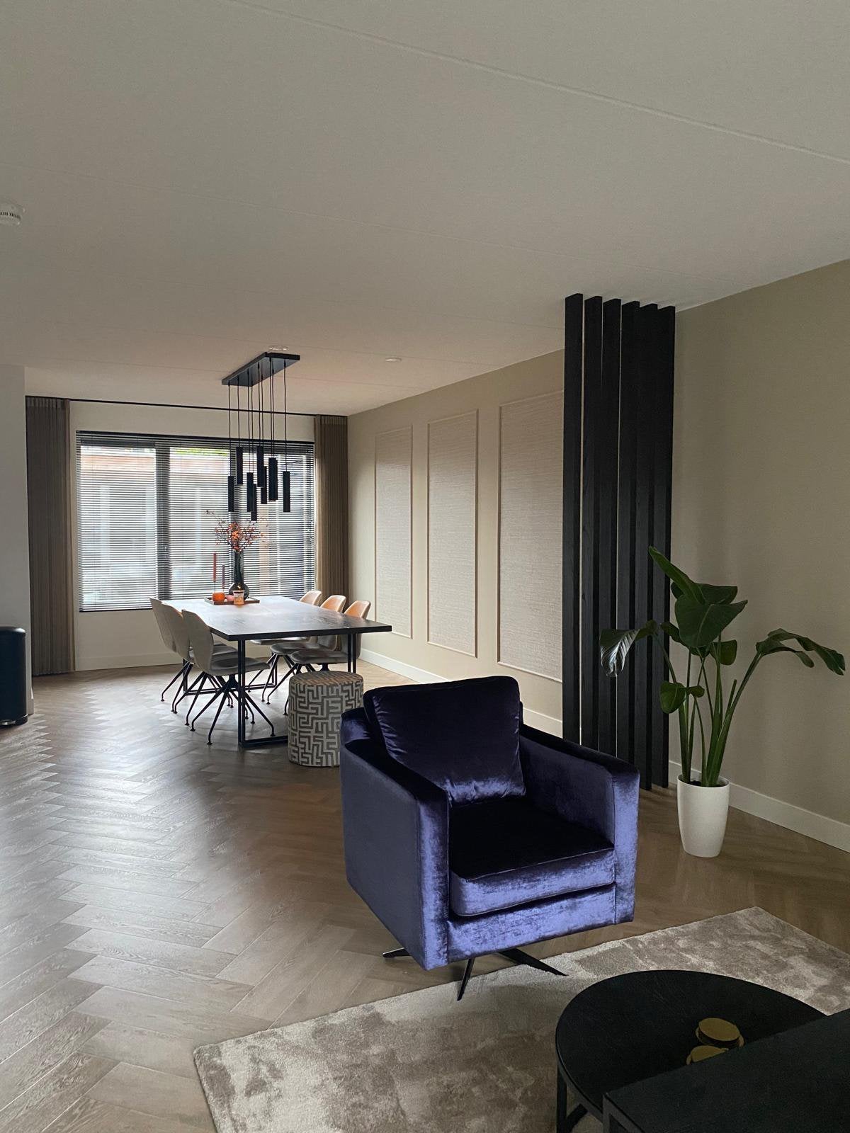 Luxe fluwelen fauteuil - blauw/paars – draaipoot, Huis en Inrichting, Fauteuils, Ophalen, 75 tot 100 cm, Zo goed als nieuw, Stof