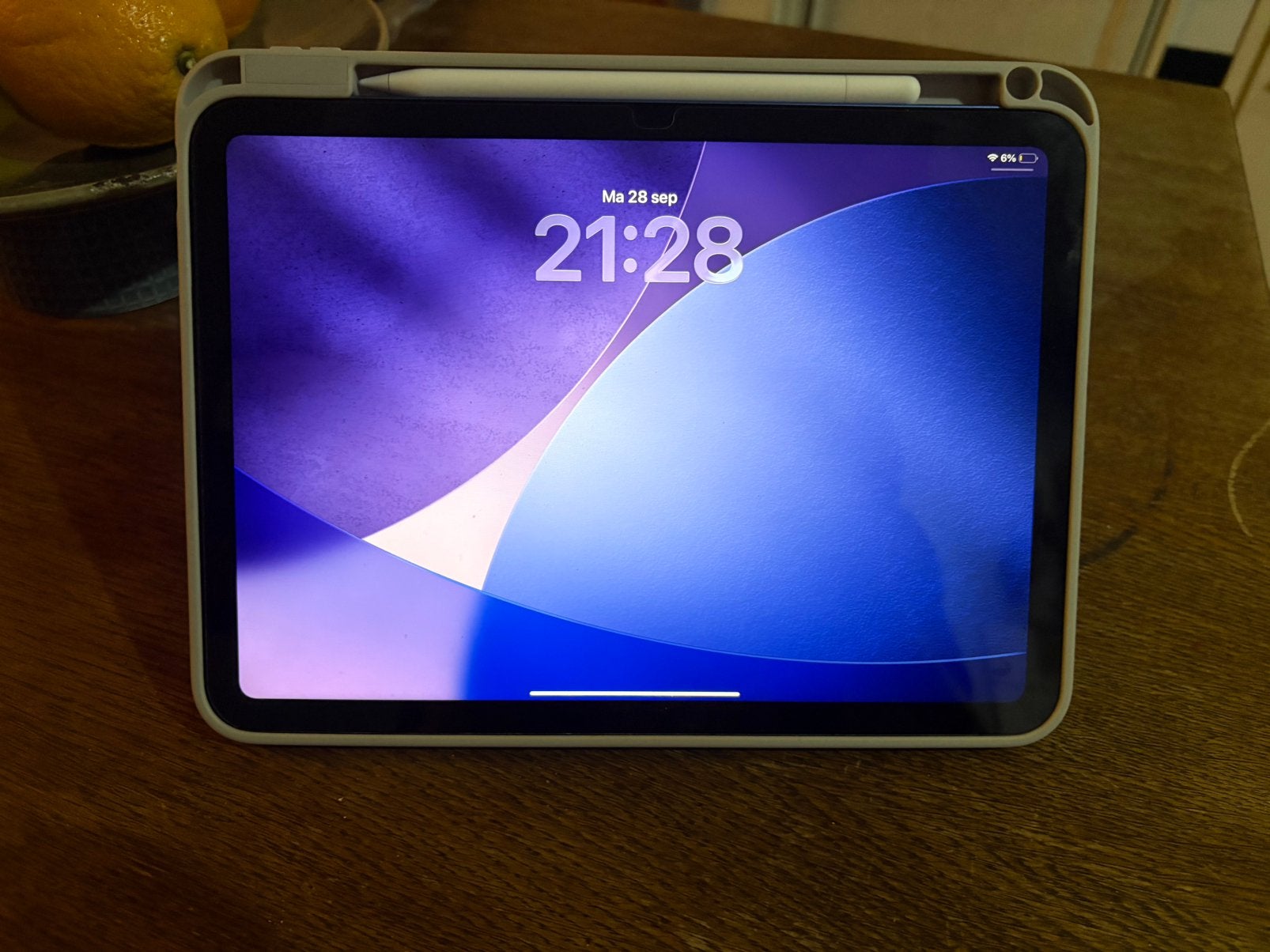 Foto 3 van Apple iPad 10,9 inch 2022 64 GB Wi-Fi blauw + Apple Pencil