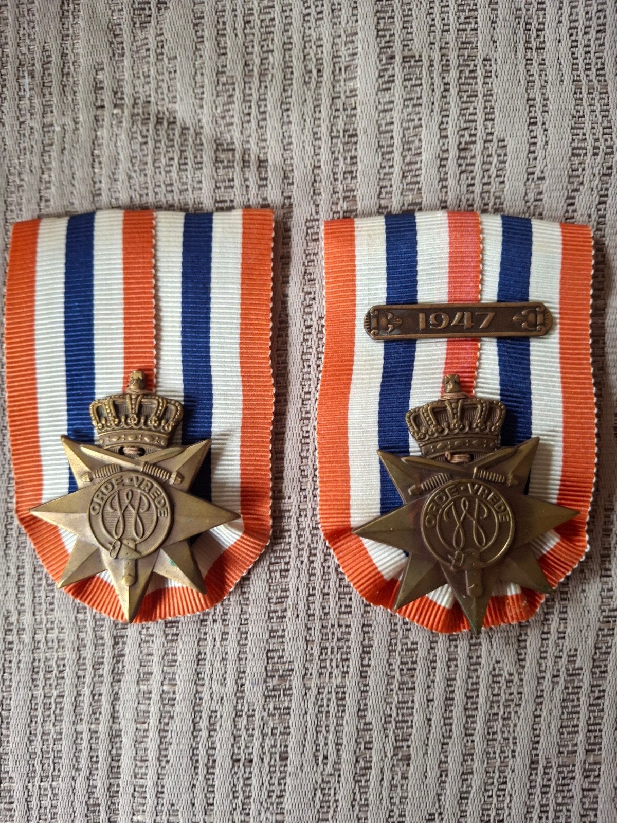 Medailles Orde en Vrede KnIl, Ophalen of Verzenden, Landmacht, Nederland, Lintje, Medaille of Wings
